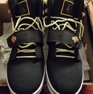 Girls Sz 8.5 Black/Gold/White lace up sneakers.